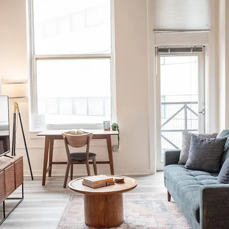 5Br Cozysuites The Block With Direct Skybridge Access